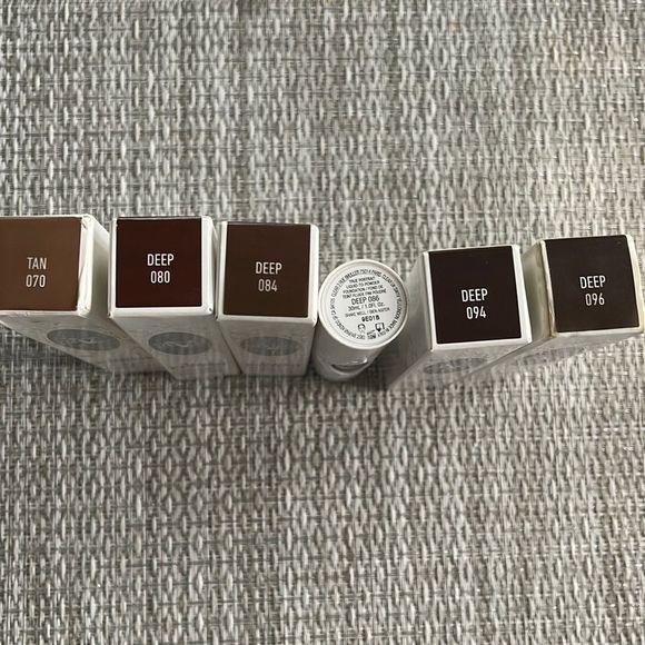 KatVonD True Portrait Liquid To Powder Foundation - Picture 3 of 4